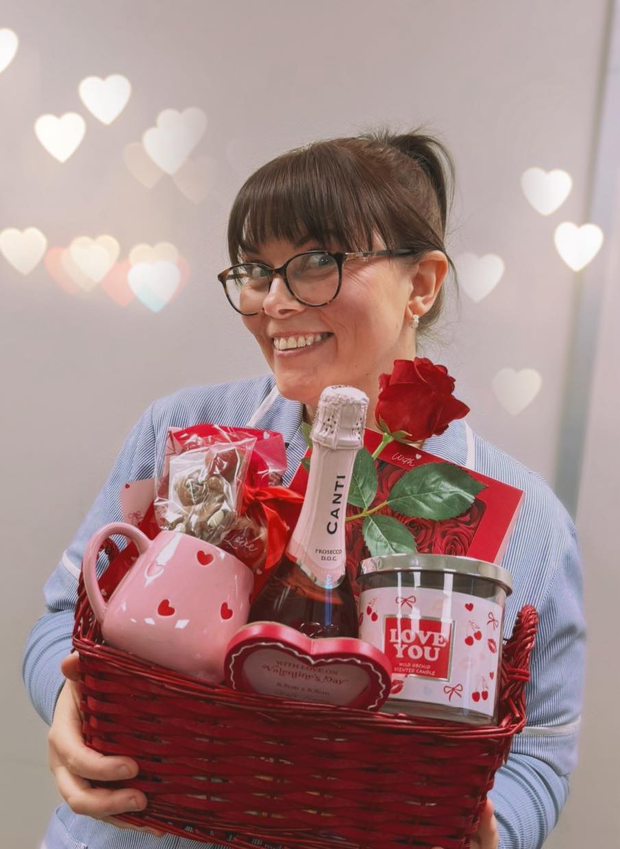 Red and pink Valentine's Hamper with candle, roses, prosecco, photo frame, mug and chocolate